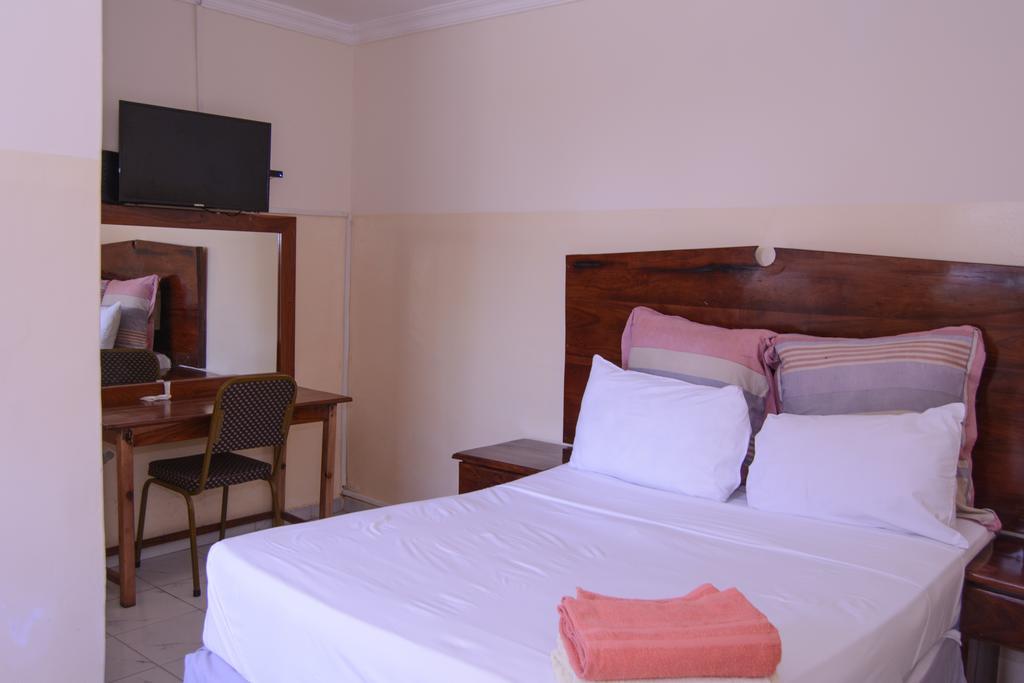 The Palace Guest House Harare Exterior photo